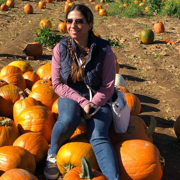 Profile Picture of Lola Ahmed (@tota188) on Poshmark