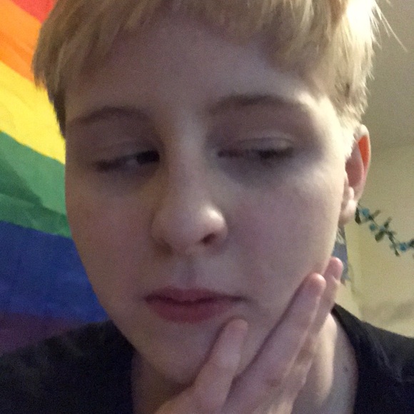 Profile Picture of Aaron Feliciano (@aronfeliciano04) on Poshmark