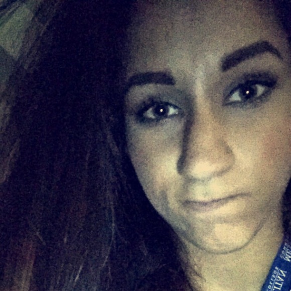 Profile Picture of Mandi Edwards (@mandi1921) on Poshmark