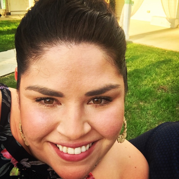 Profile Picture of Rebecca Rosemann (@rmrose86) on Poshmark