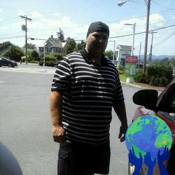 Profile Picture of Robert Syman (@robertsyman) on Poshmark