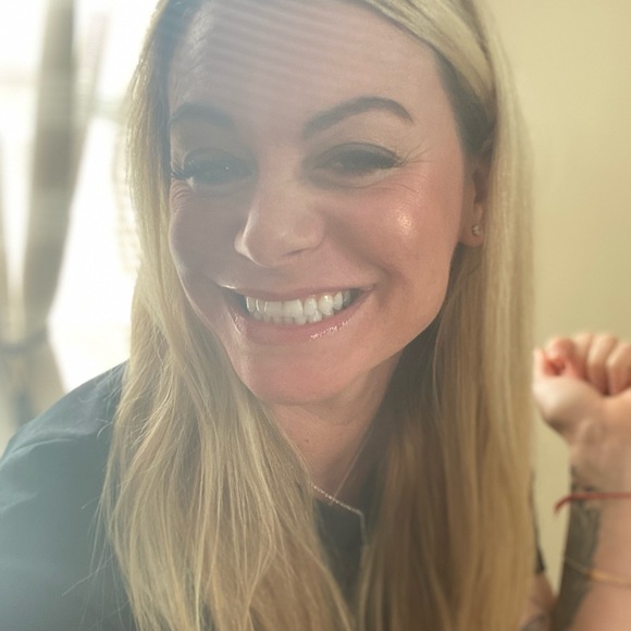 Profile Picture of Jacqueline Walsh (@jaxjaxgrl) on Poshmark