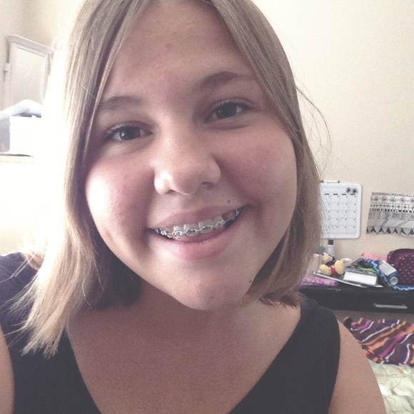 Profile Picture of Zoe Hatch (@zoe_elana) on Poshmark