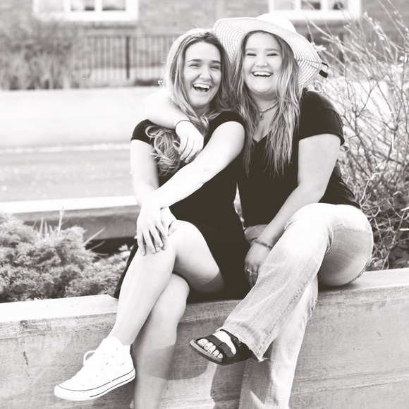 Profile Picture of Kyra Alguire (@kalguire) on Poshmark