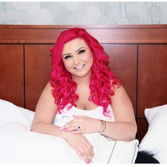 Profile Picture of Cassandra Vazquez (@gocvaz) on Poshmark