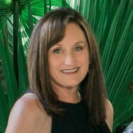 Profile Picture of Robin Wilburn (@kurlybrunette) on Twitter