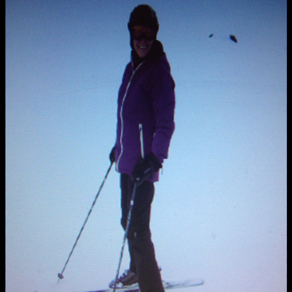 Profile Picture of Karen Bergren (@poshkj) on Poshmark