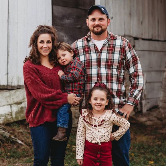 Profile Picture of Brooke Hinkle (@brookemishelleh) on Poshmark