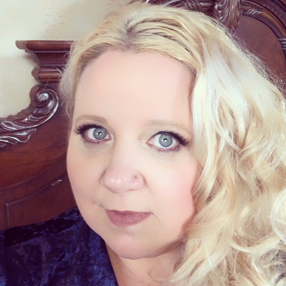 Profile Picture of Katie Obrien (@kate1076) on Poshmark
