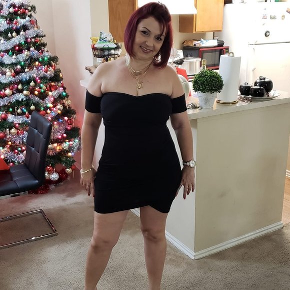 Profile Picture of Nadia Guillama (@nadiaguillama) on Poshmark