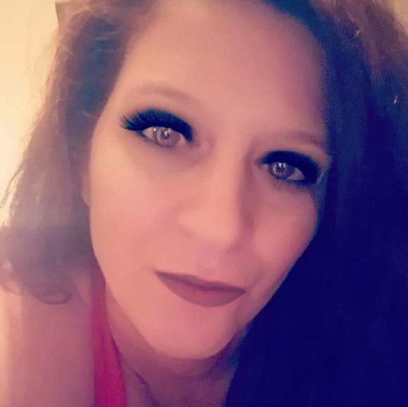 Profile Picture of Angela Pybus (@angdc) on Poshmark