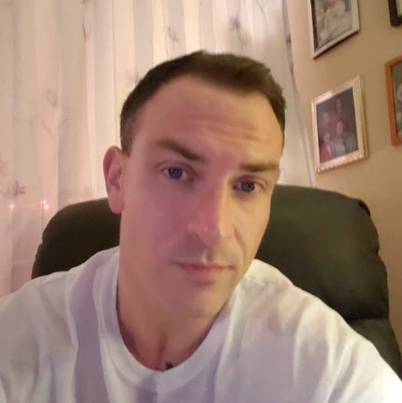 Profile Picture of Dustin Bratton (@dustinbratton63) on Poshmark