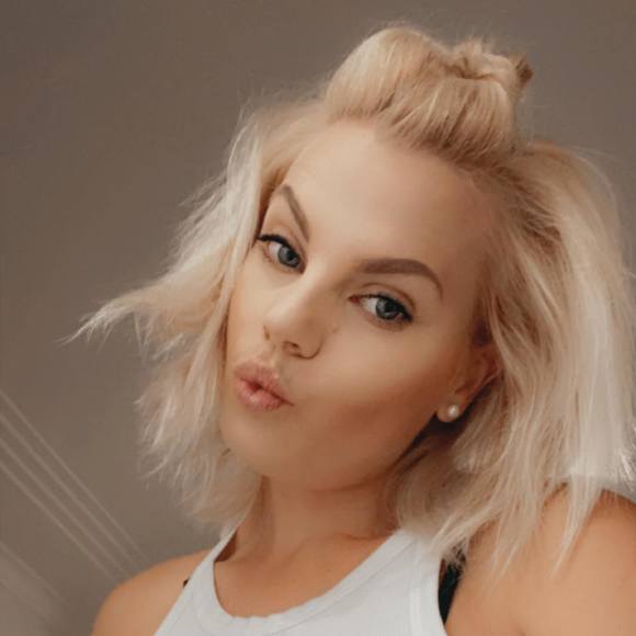 Profile Picture of Ebony Cluff (@ebonycluff) on Poshmark