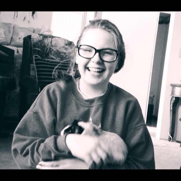 Profile Picture of Taylea A. (@tayleab12) on Poshmark