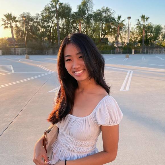 Profile Picture of Faythe Choi (@faythc123) on Poshmark