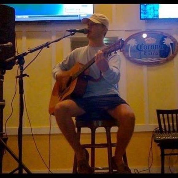 Profile Picture of Matt Young (@mattyoung33) on Poshmark