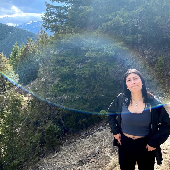 Profile Picture of Giselle Perez (@gigi17gp) on Poshmark