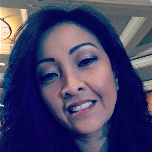 Profile Picture of Lorena Wycoco (@haneeysa01) on Poshmark