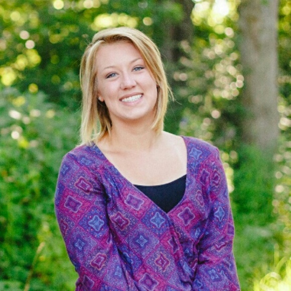 Profile Picture of Christy Schultz (@christyschultz) on Poshmark