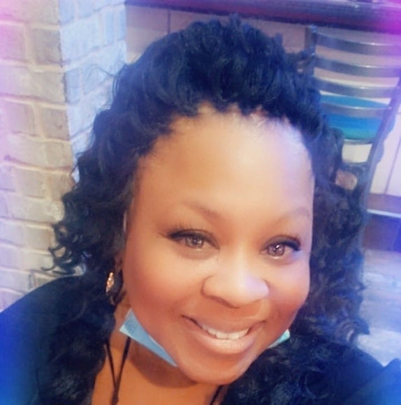 Profile Picture of Eunice Robinson (@2chloe) on Poshmark