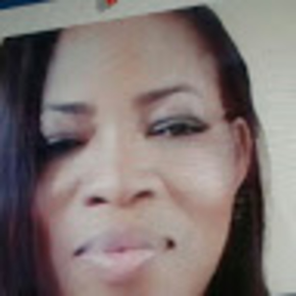 Profile Picture of Toi Effat (@toieffat) on Poshmark