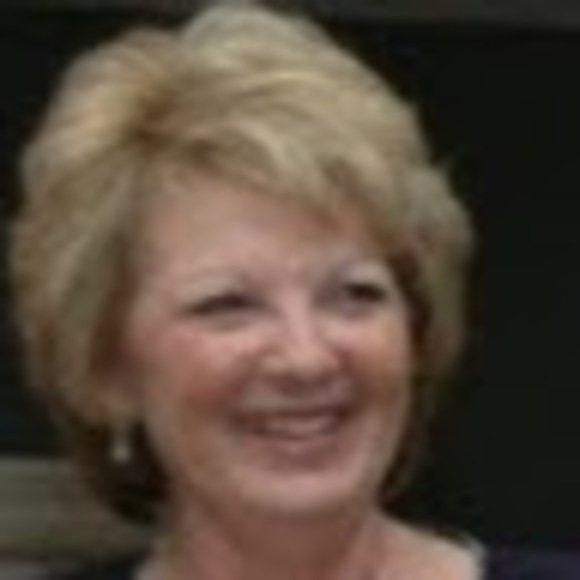 Profile Picture of Carol Szot (@cszot417) on Poshmark