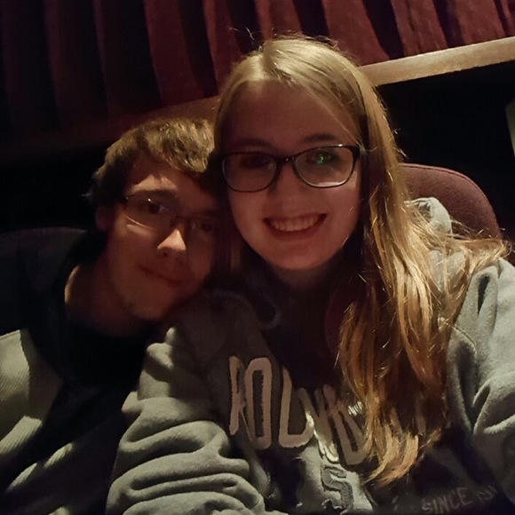 Profile Picture of Alexis Hofmann (@alexishofmann) on Poshmark