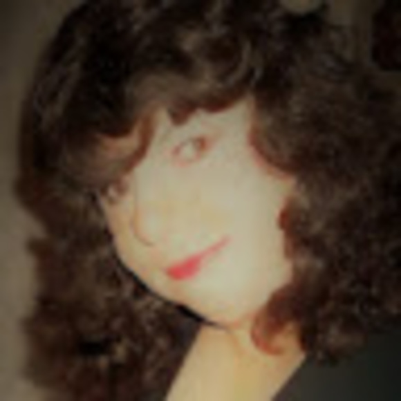 Profile Picture of Mandy Mason (@mandiemason590) on Poshmark