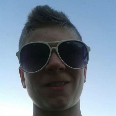 Profile Picture of Darren Wise (@CcrunchyY) on Twitter
