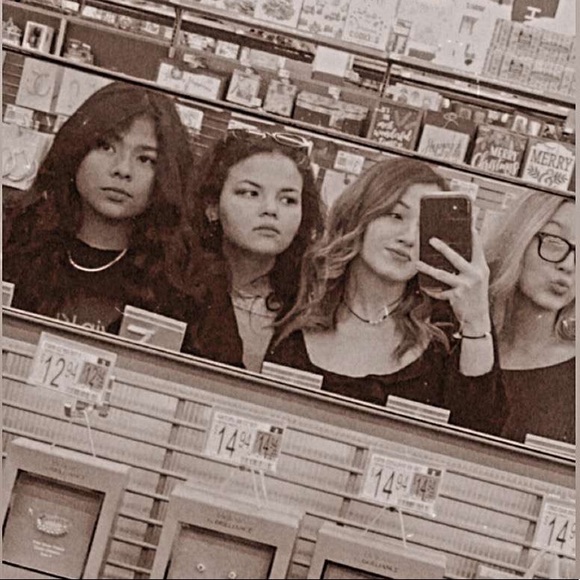 Profile Picture of Summer Vanscoyk (@sum_lovesharry) on Poshmark