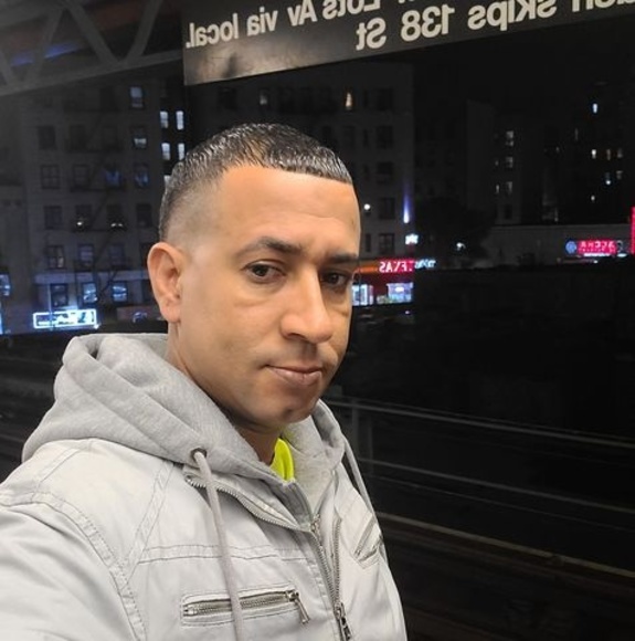 Profile Picture of Henry beato Beato (@henribeato631) on Poshmark
