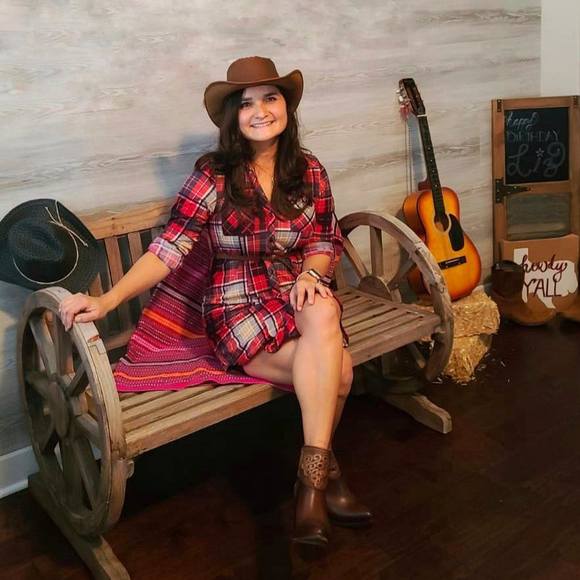 Profile Picture of Blank Tavárez (@blanktavarez) on Poshmark