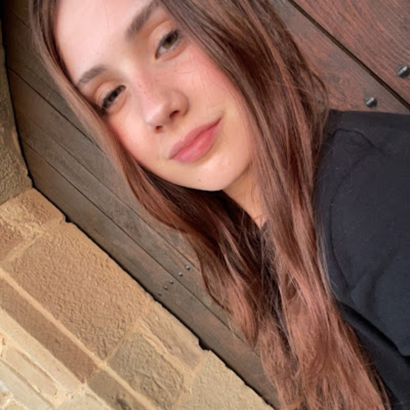 Profile Picture of Queralt Albareda (@queraltalbareda) on Poshmark