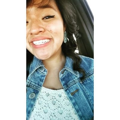 Profile Picture of Anna Begay (@BegaySavannah) on Twitter