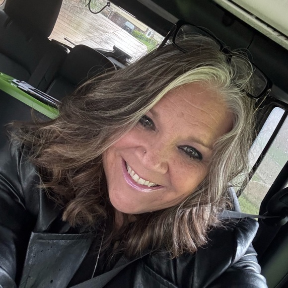 Profile Picture of Dockam Meador (@kamiemeador) on Poshmark