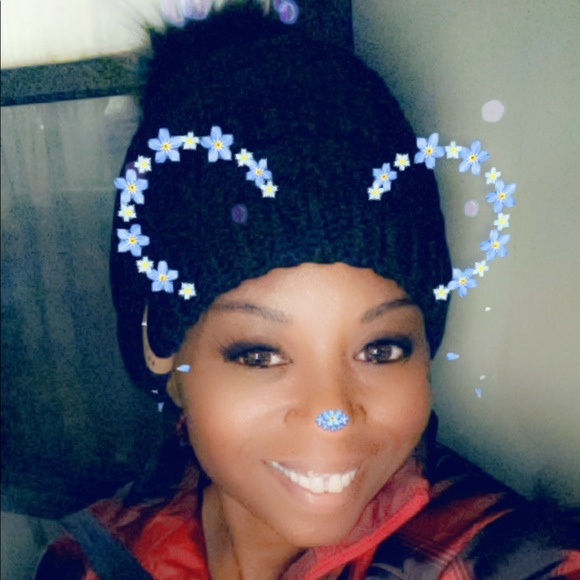 Profile Picture of Kristi Lueras (@kristilynn01) on Poshmark