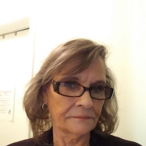 Profile Picture of Christine Koelsch (@christinek1561) on Poshmark