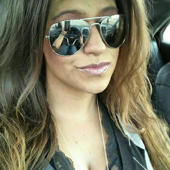 Profile Picture of Nicole Ruggles (@nicoler2088) on Poshmark