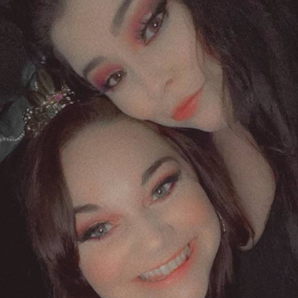 Profile Picture of Cassie Tingue (@lil_cass17) on Poshmark