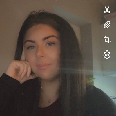 Profile Picture of Alicia (@aliciapitt98) on Twitter