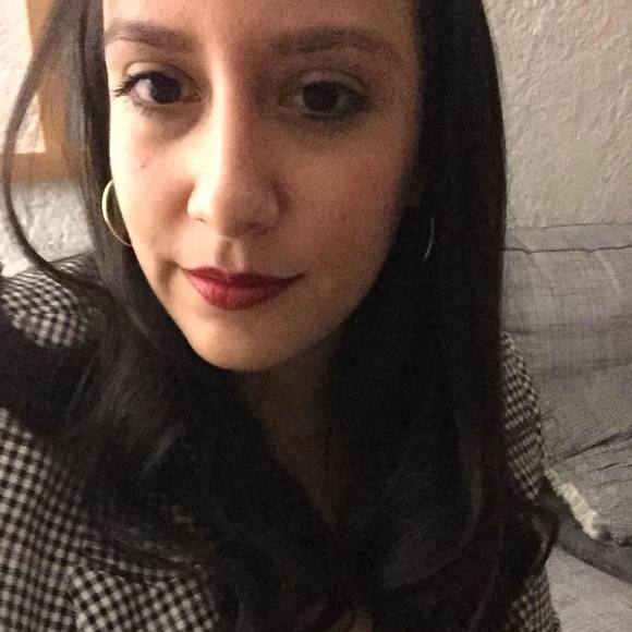 Profile Picture of Simone Rodriguez (@simonerodrig581) on Poshmark