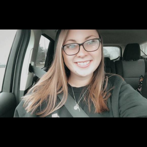 Profile Picture of Katie Pistorio (@ktp826) on Poshmark