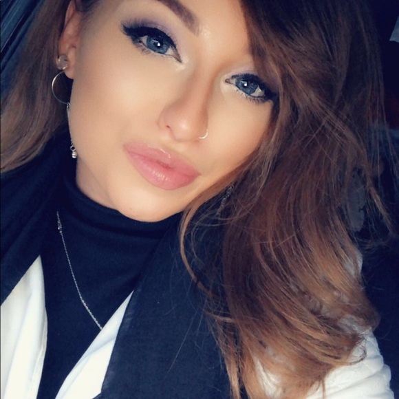 Profile Picture of Brittney Baskall (@britl90) on Poshmark