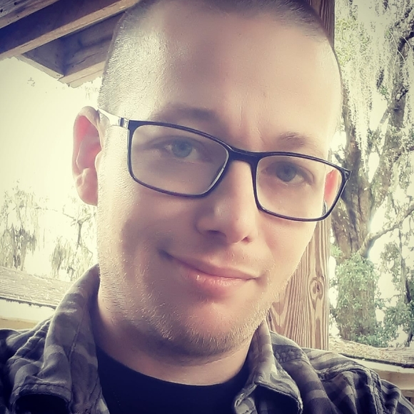 Profile Picture of Joshua Carver (@joshuacarver182) on Poshmark