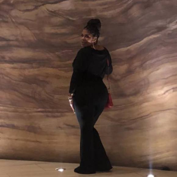 Profile Picture of Dee Fleming (@deeandme) on Poshmark