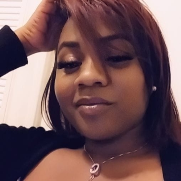 Profile Picture of Kelow Byallmeans (@crystalk000) on Poshmark