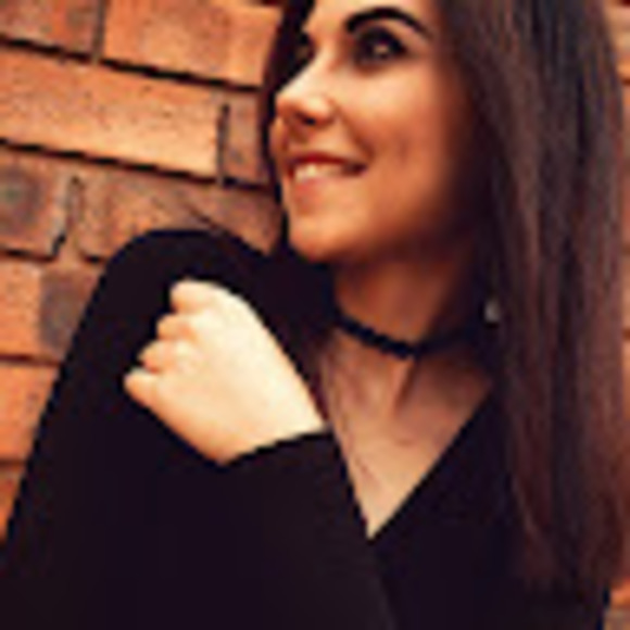 Profile Picture of Christi Greeff (@christigreeff) on Poshmark