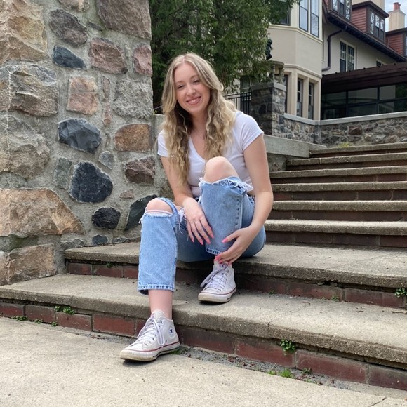 Profile Picture of Emma Kolenc (@ekolenc1227) on Poshmark