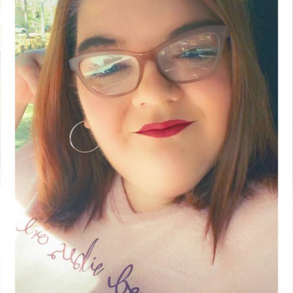 Profile Picture of Heather Holsenback (@heathersprkls) on Poshmark