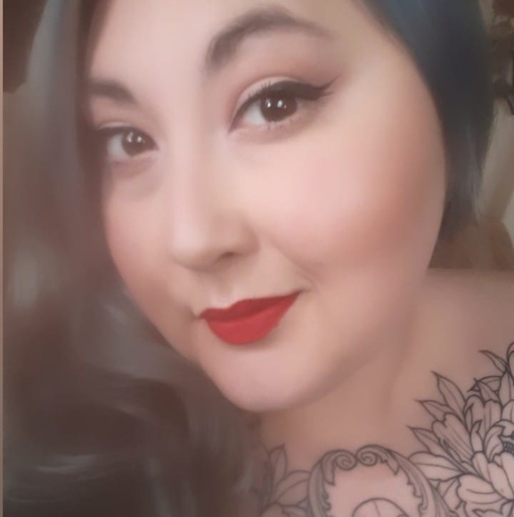 Profile Picture of Rachel Fleig (@rachel_fleig) on Poshmark